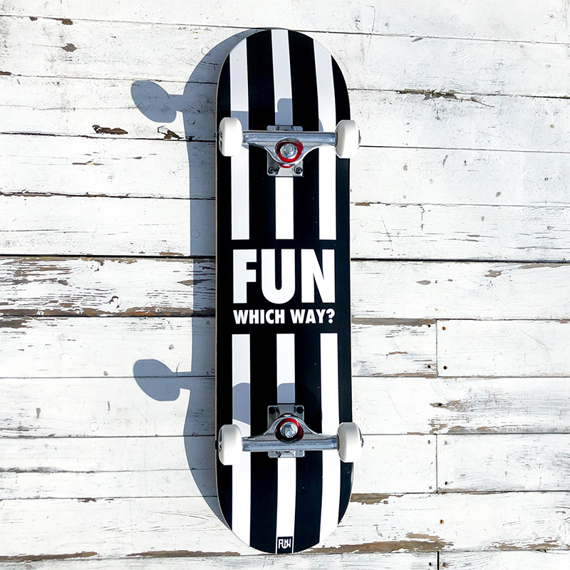 FUN naughty【ノーティ】STRIPE スケートボード完成品 8.0×31.65